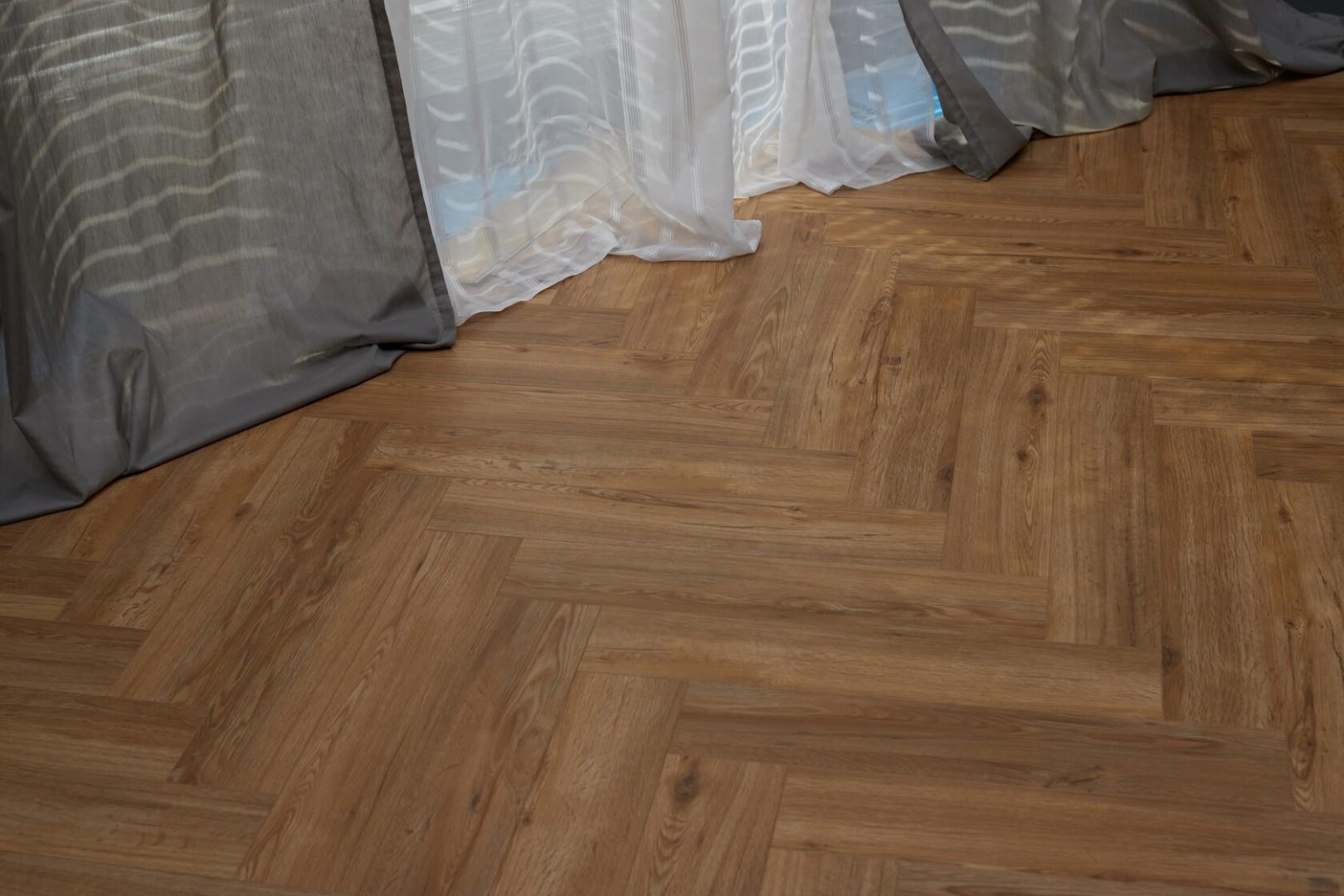 SPC Ламинат SPC ламинат Steinholz Herringbone Лархе STH038H