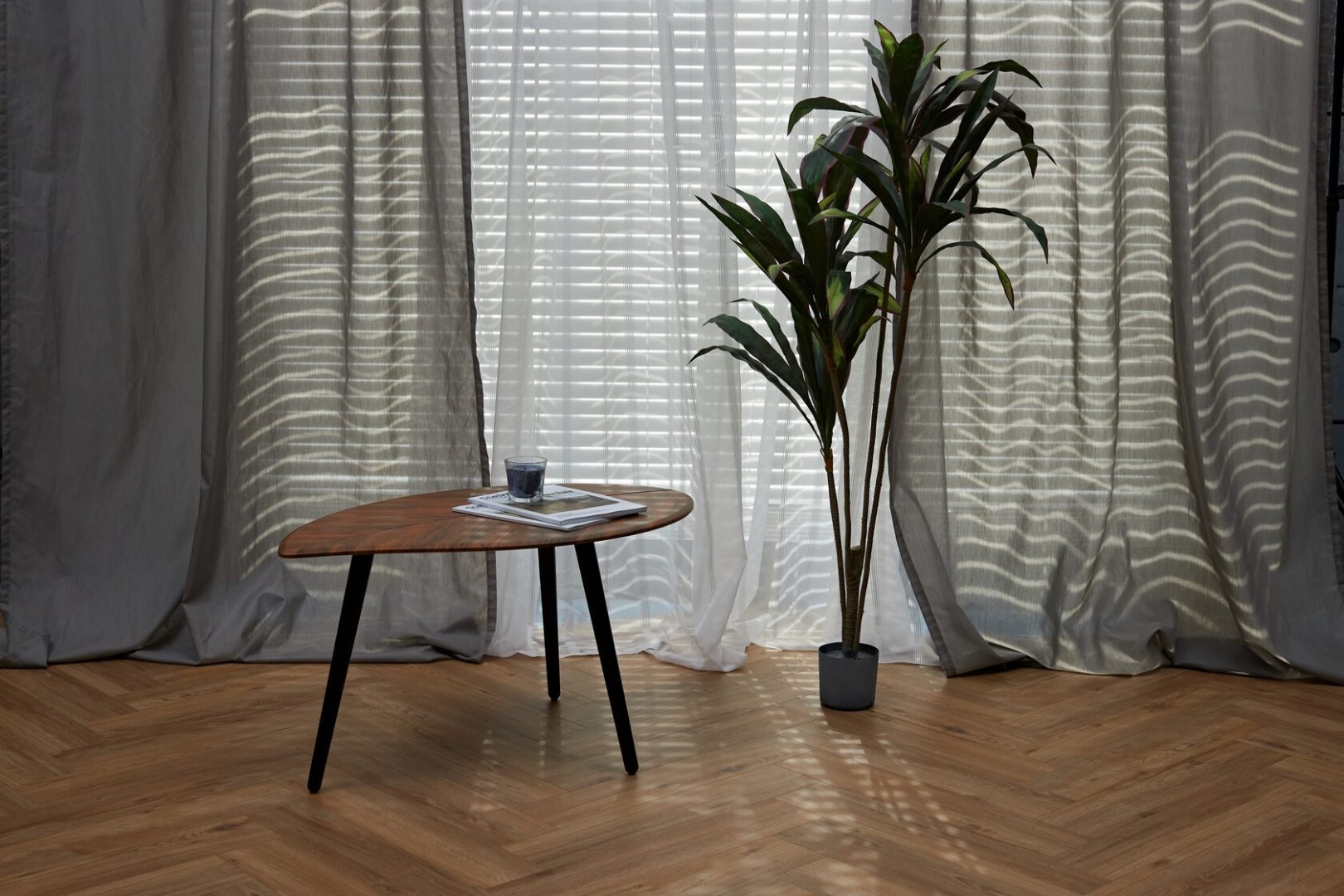 SPC Ламинат SPC ламинат Steinholz Herringbone Лархе STH038H