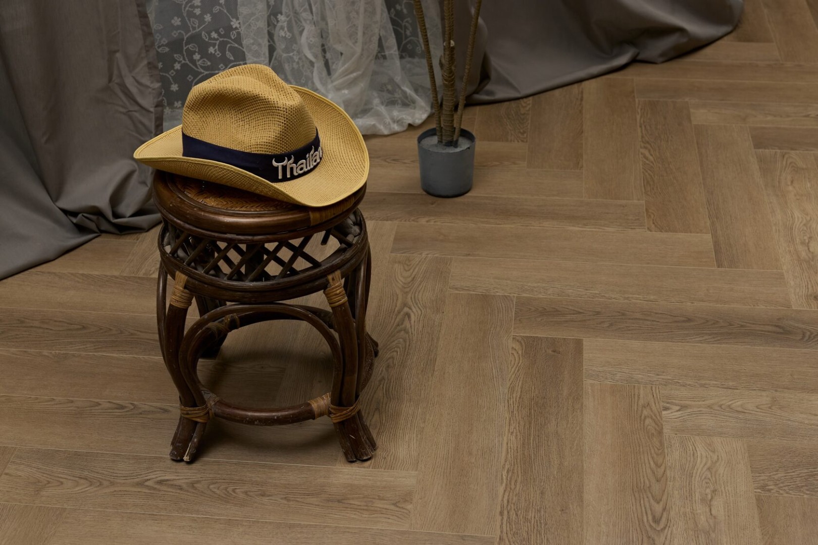 SPC Ламинат SPC ламинат Steinholz Herringbone Каринтия STH056H