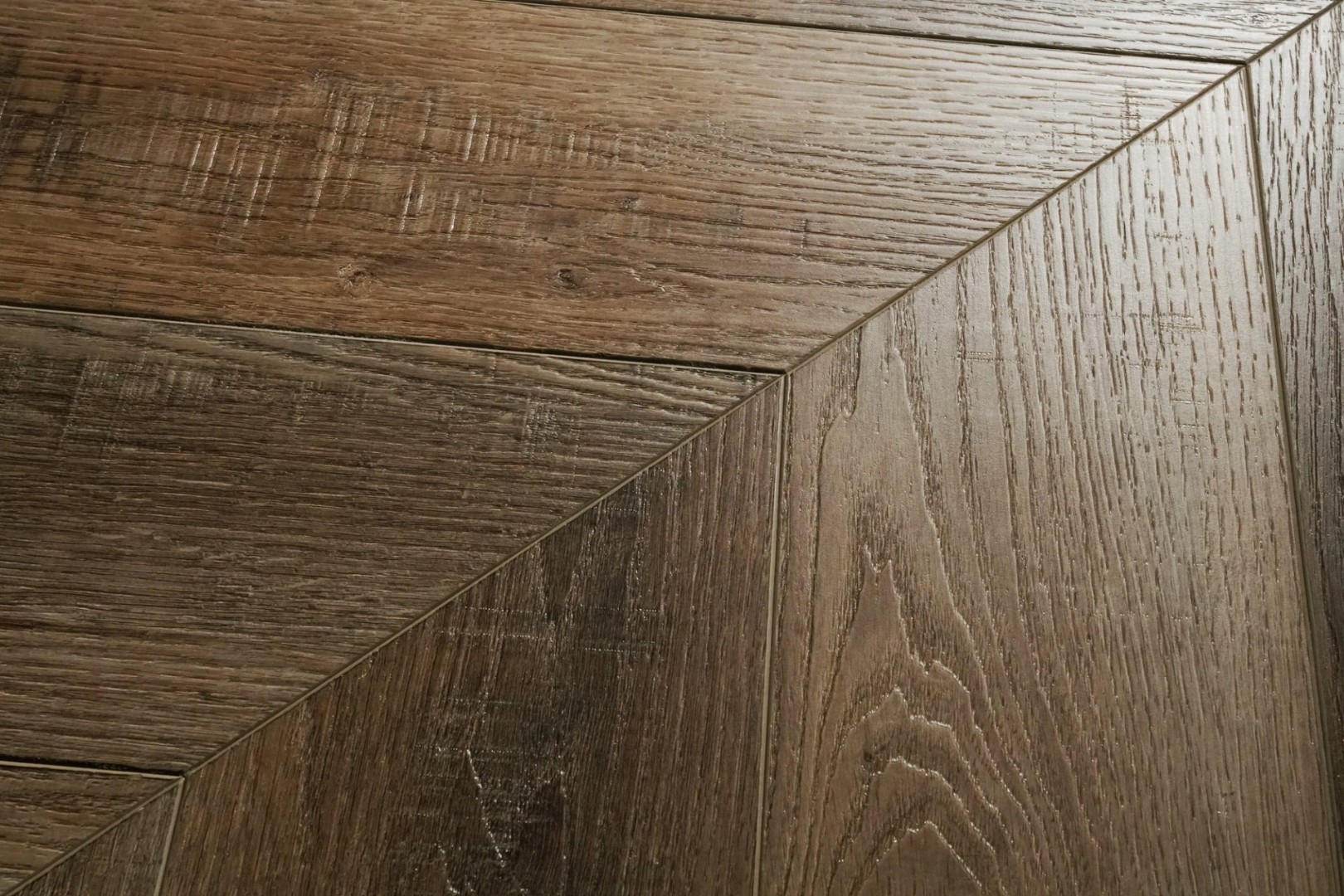 Виниловые полы Кварц-виниловая LVT плитка DAMY FLOOR CHEVRON DF06-Ch-LVT Амбуаз