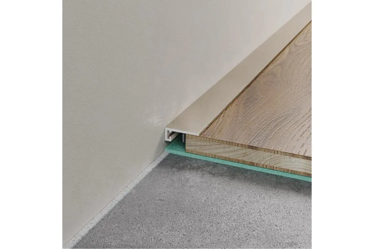 Отделка стен и потолка Микроплинтус LACONISTIQ micro 15 classic Светлое Золото анодированное (15х5х2450мм) 7 зажимов в комплекте