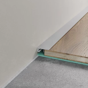 Микроплинтус LACONISTIQ micro 15 classic Серебро анодированное (15х5х2450мм) 7 зажимов в комплекте