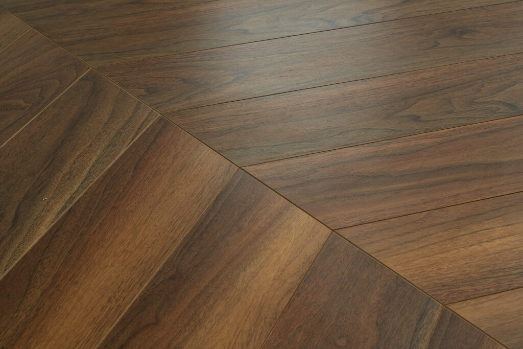 Ламинат Паркетный ламинат CBM «Chevron» Орех Маравский 603